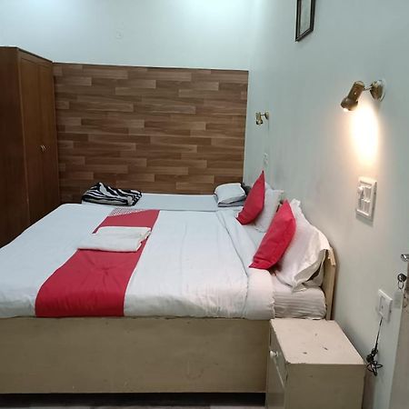 Lavi Hotel Hari Darshan - 10 Meter From Golden Temple Amritsar Exterior foto