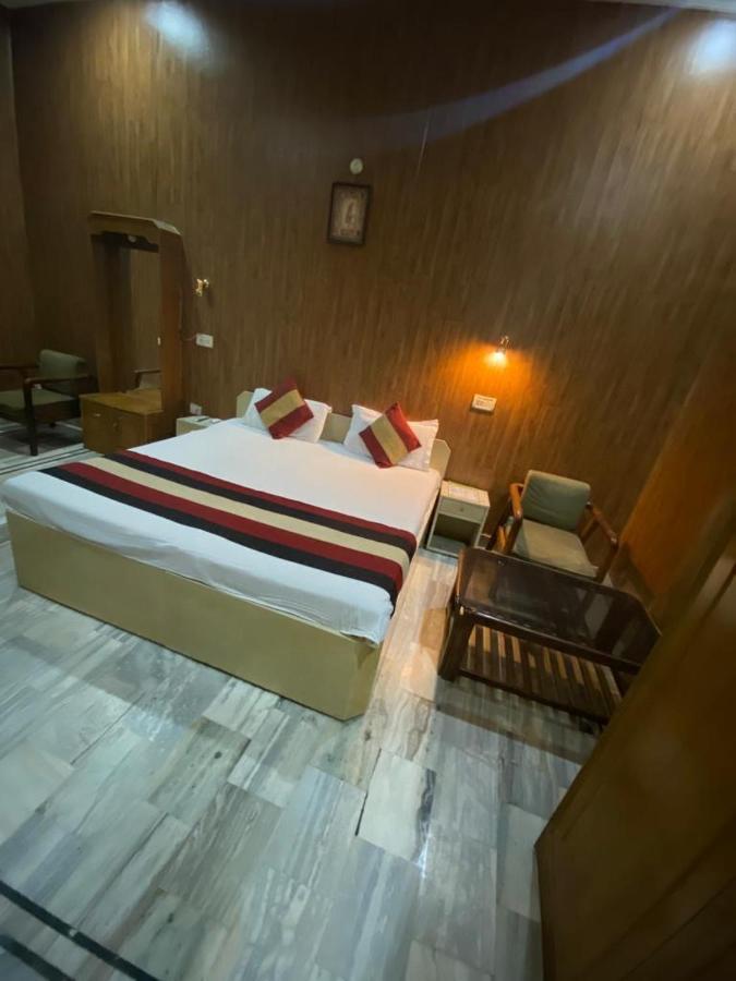 Lavi Hotel Hari Darshan - 10 Meter From Golden Temple Amritsar Exterior foto