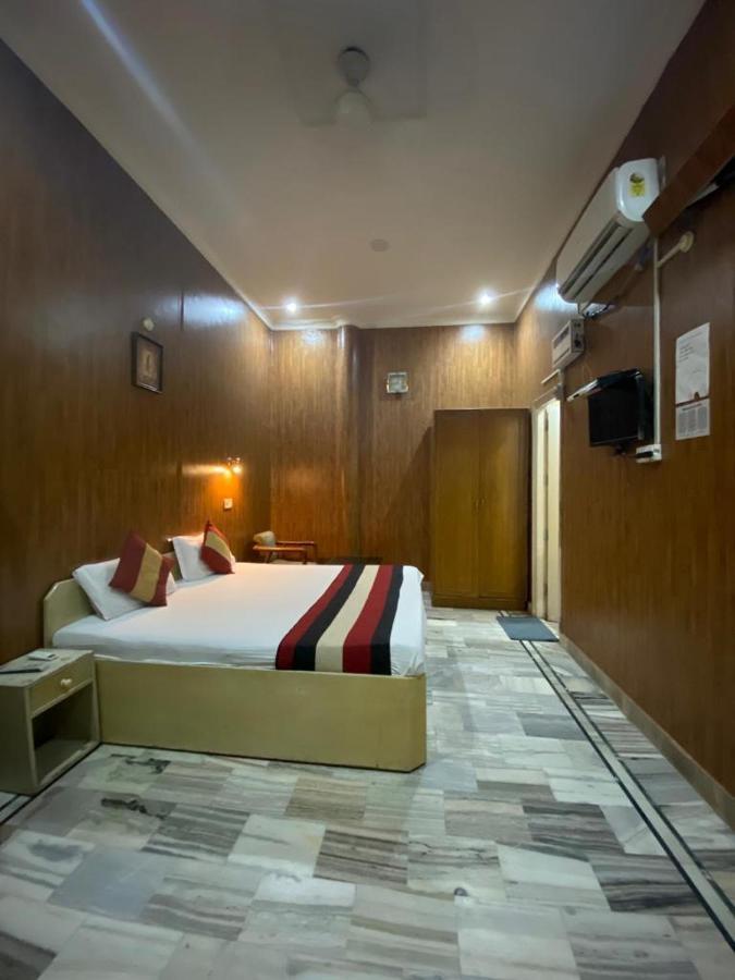 Lavi Hotel Hari Darshan - 10 Meter From Golden Temple Amritsar Exterior foto