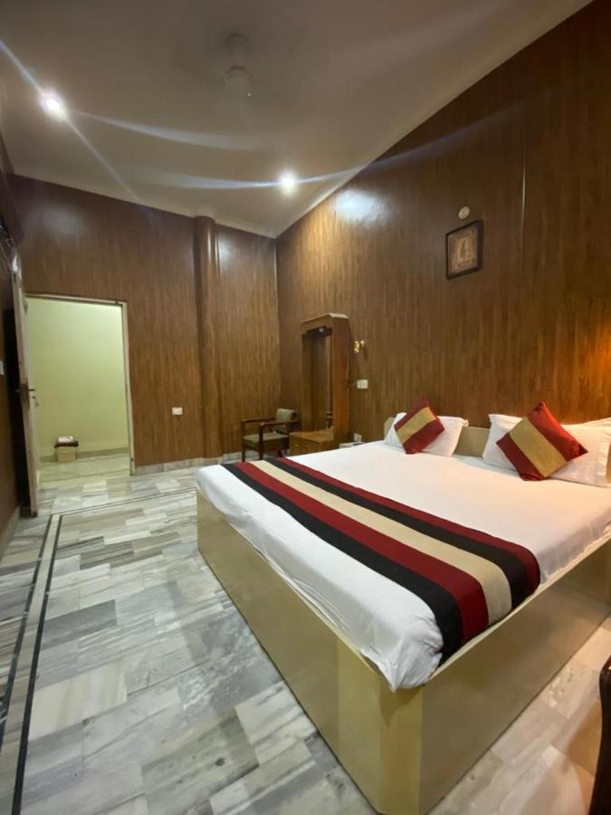 Lavi Hotel Hari Darshan - 10 Meter From Golden Temple Amritsar Exterior foto