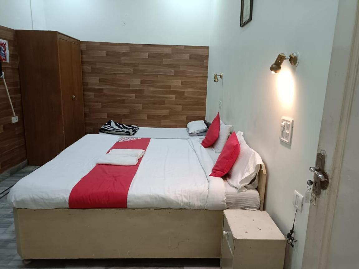 Lavi Hotel Hari Darshan - 10 Meter From Golden Temple Amritsar Exterior foto